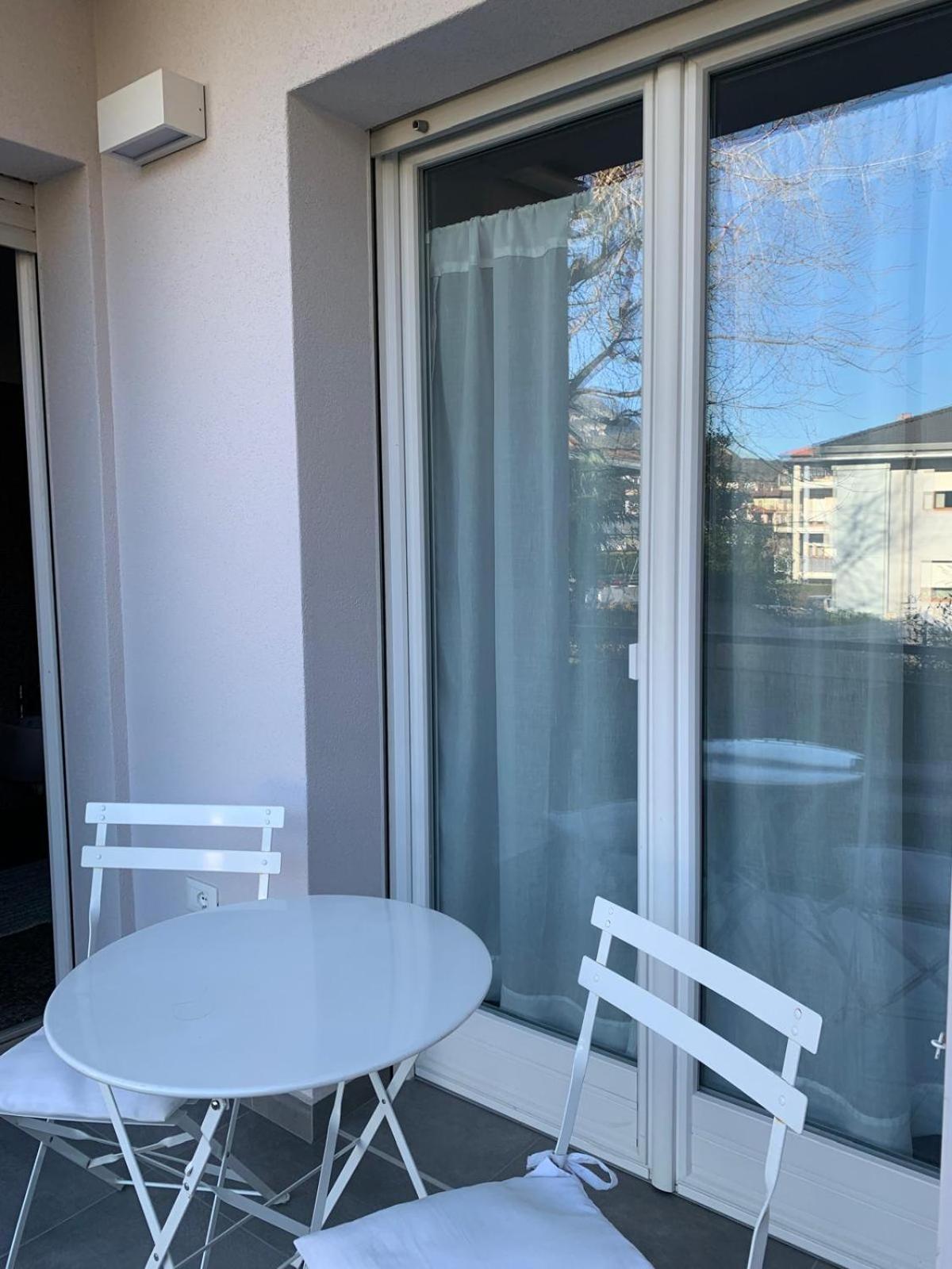 Caneve Apartment